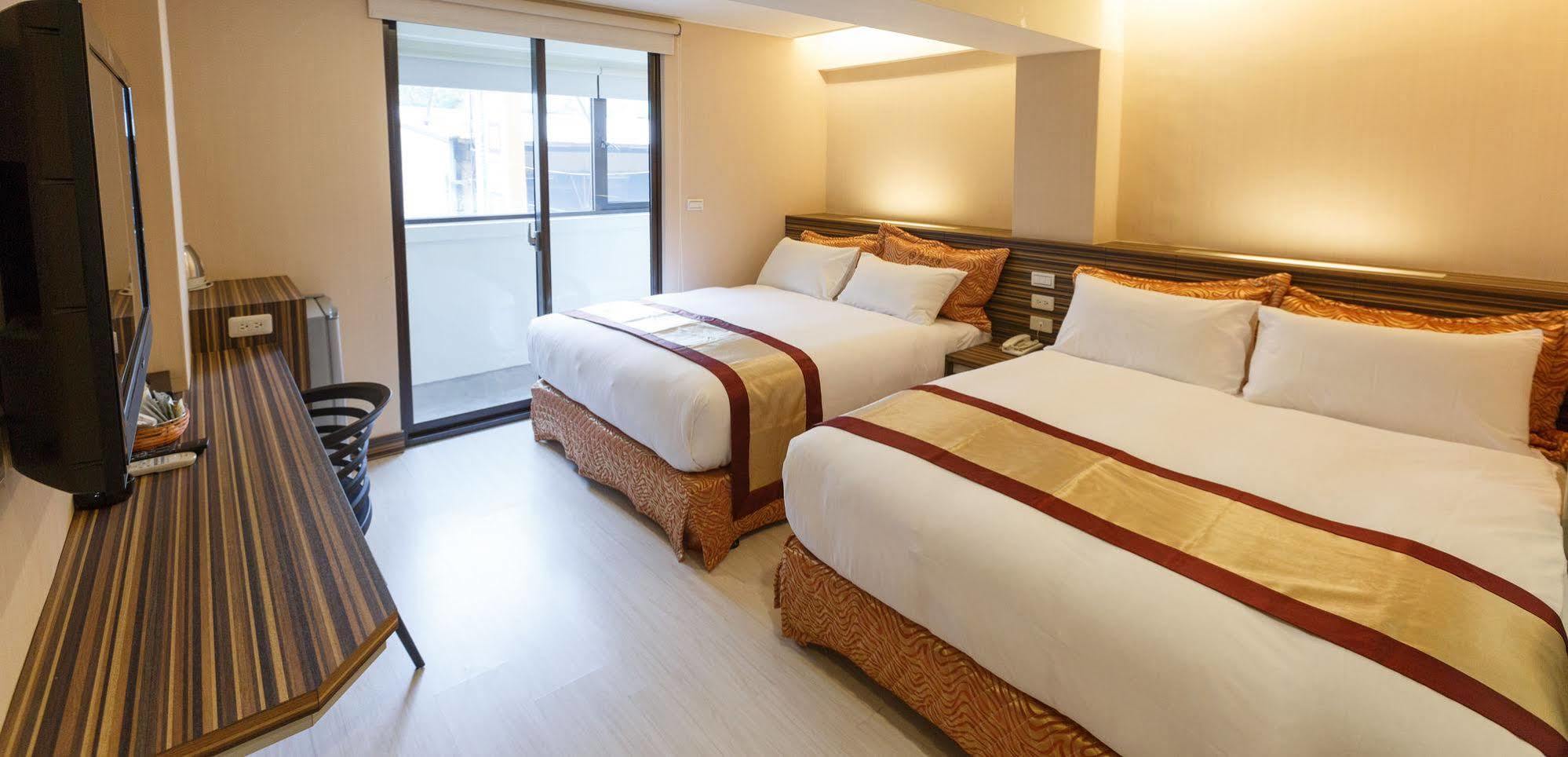 Wecan Hotel Каосюн Екстериор снимка