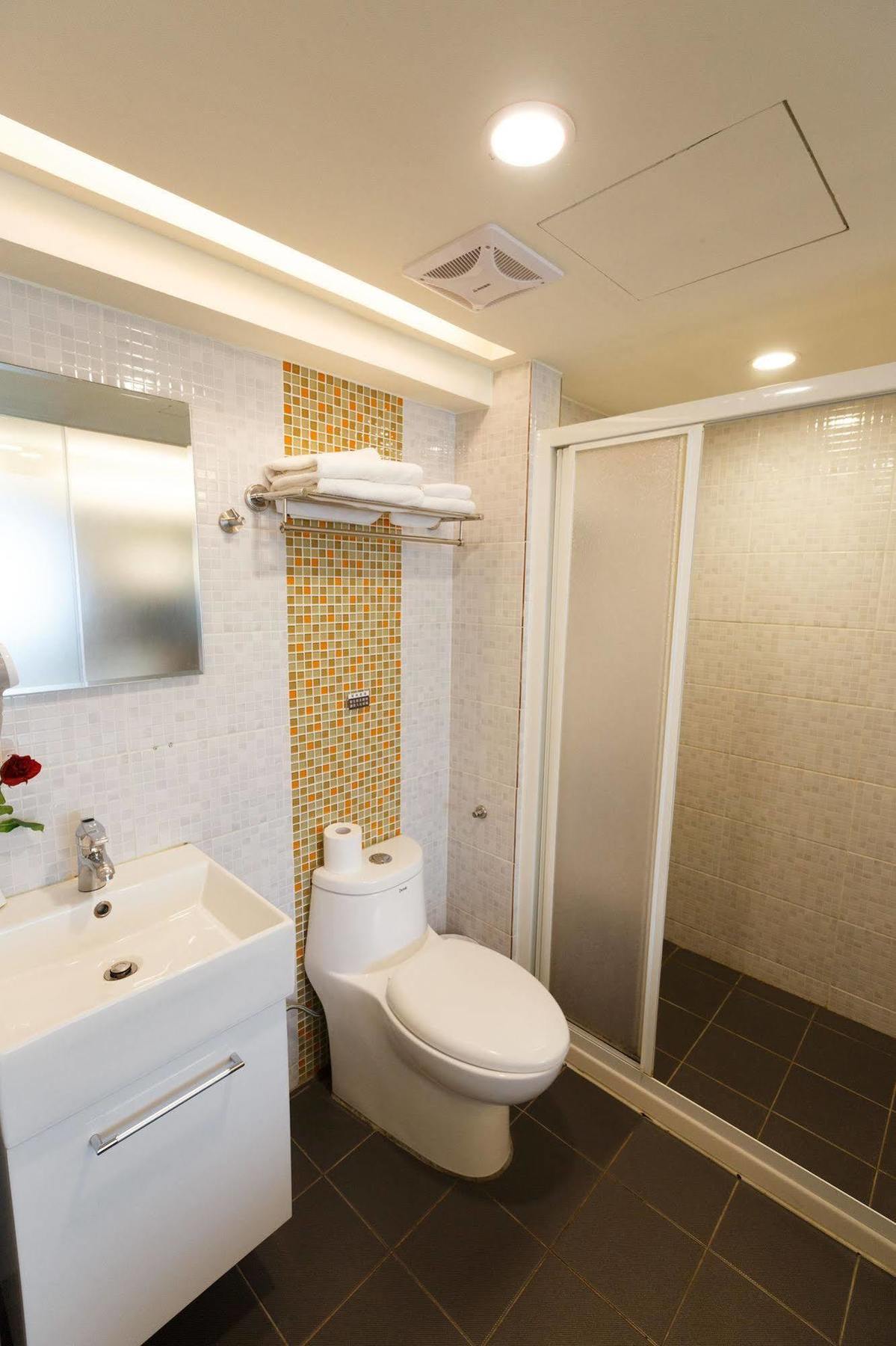 Wecan Hotel Каосюн Екстериор снимка