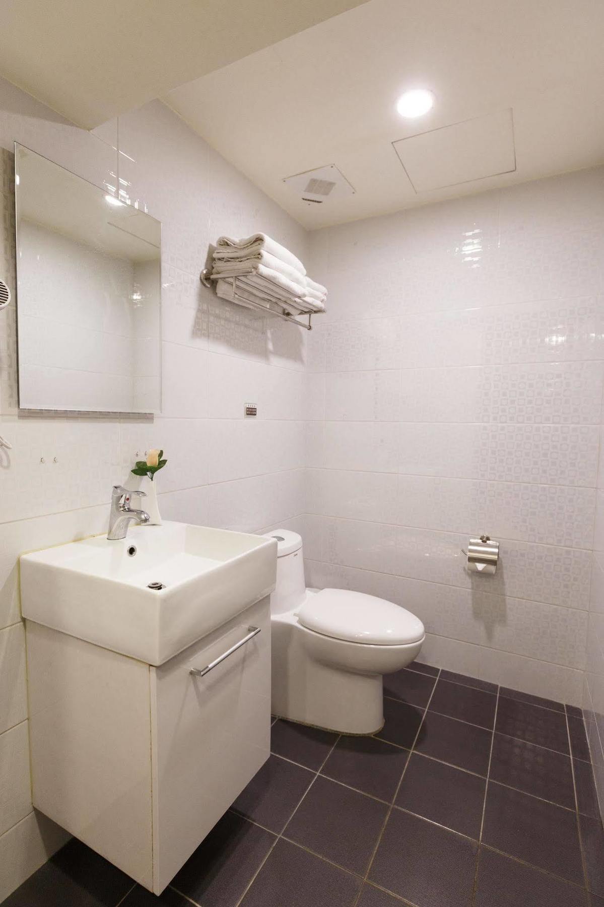 Wecan Hotel Каосюн Екстериор снимка