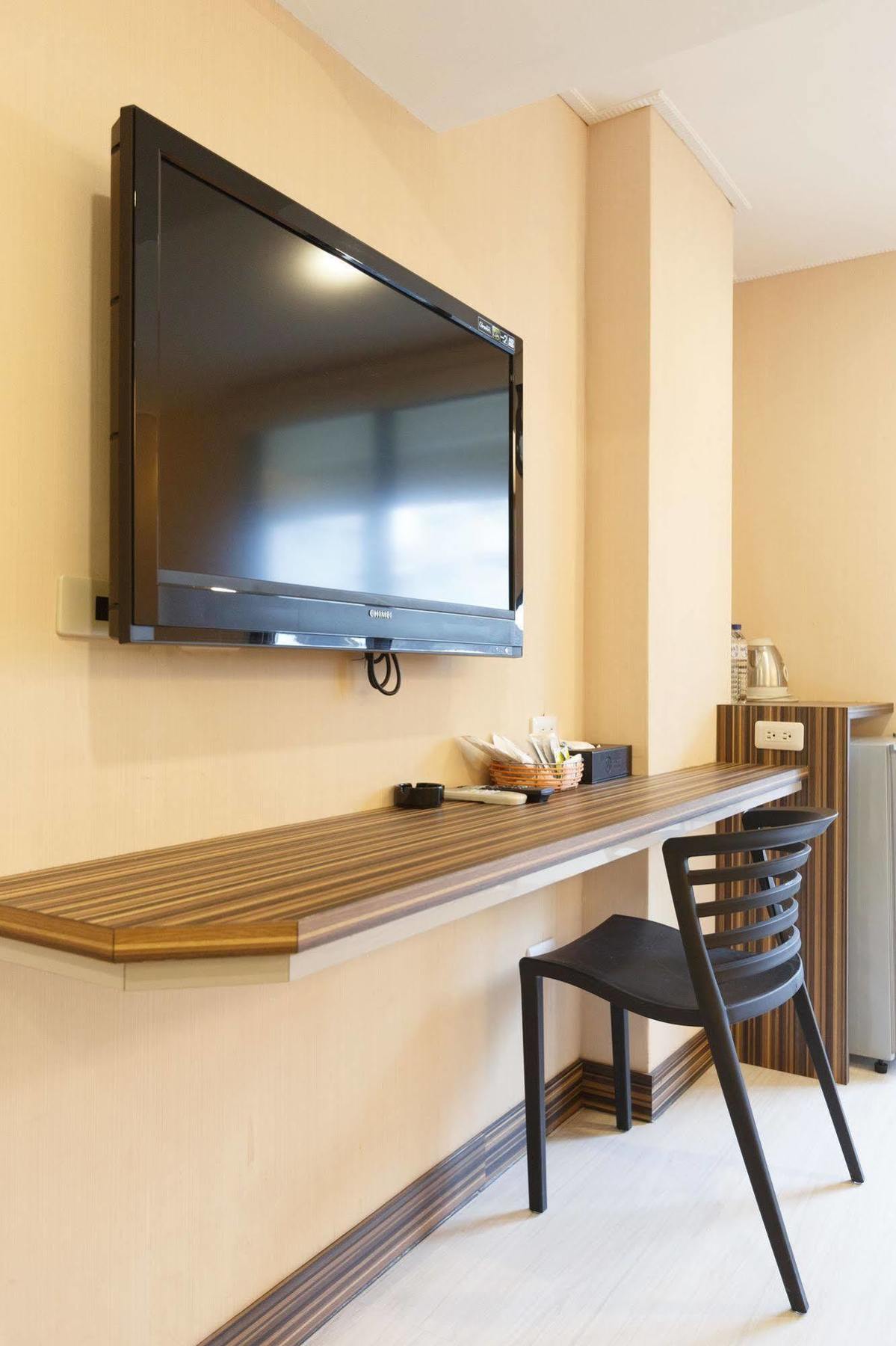 Wecan Hotel Каосюн Екстериор снимка