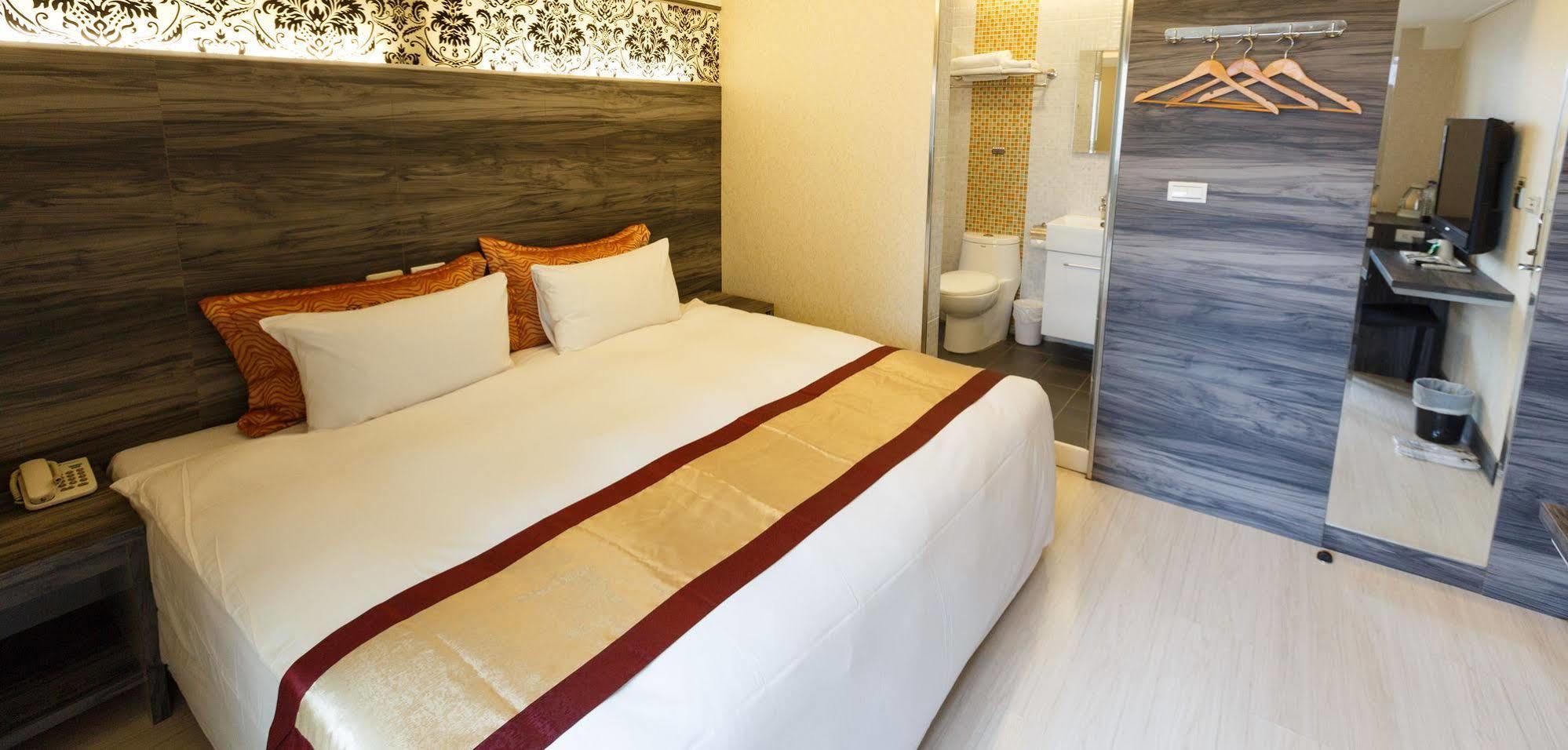 Wecan Hotel Каосюн Екстериор снимка