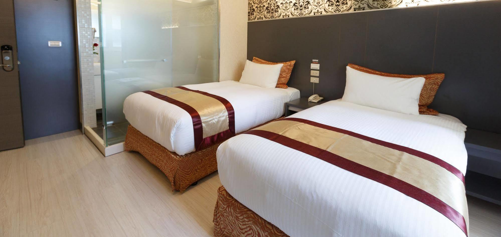 Wecan Hotel Каосюн Екстериор снимка