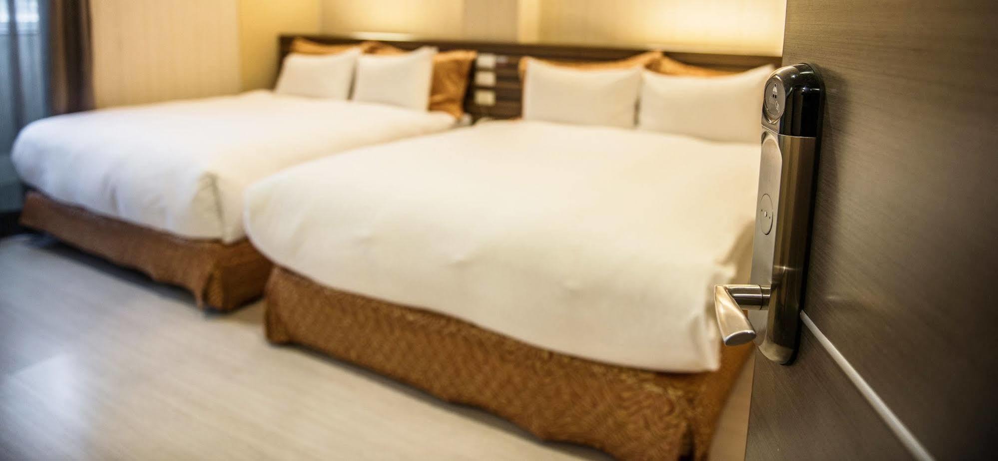 Wecan Hotel Каосюн Екстериор снимка