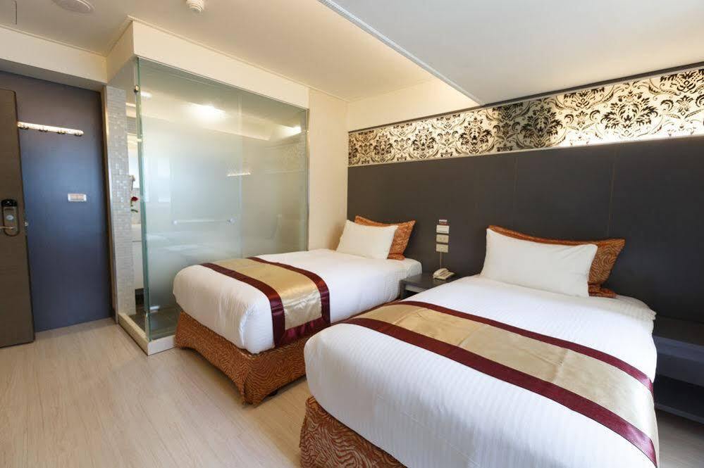 Wecan Hotel Каосюн Екстериор снимка